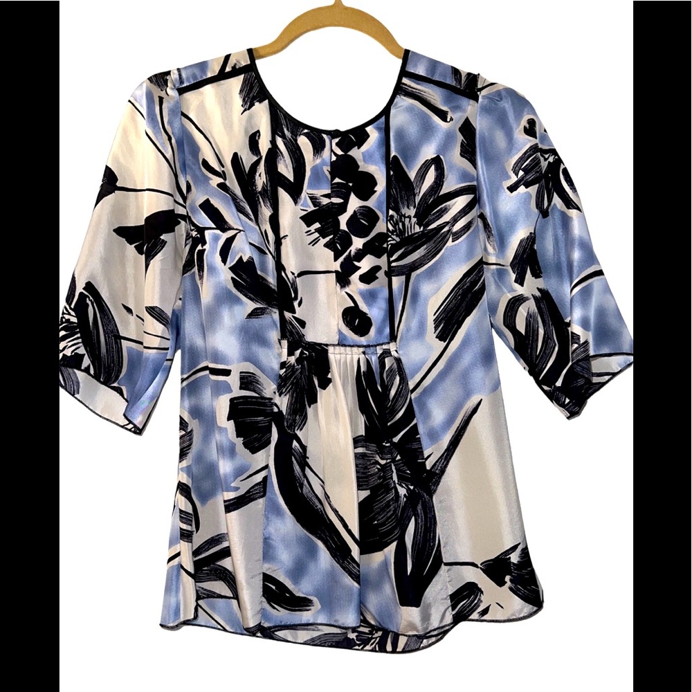 NWOT BCBGMaxAzria Silk Floral Top (XS)